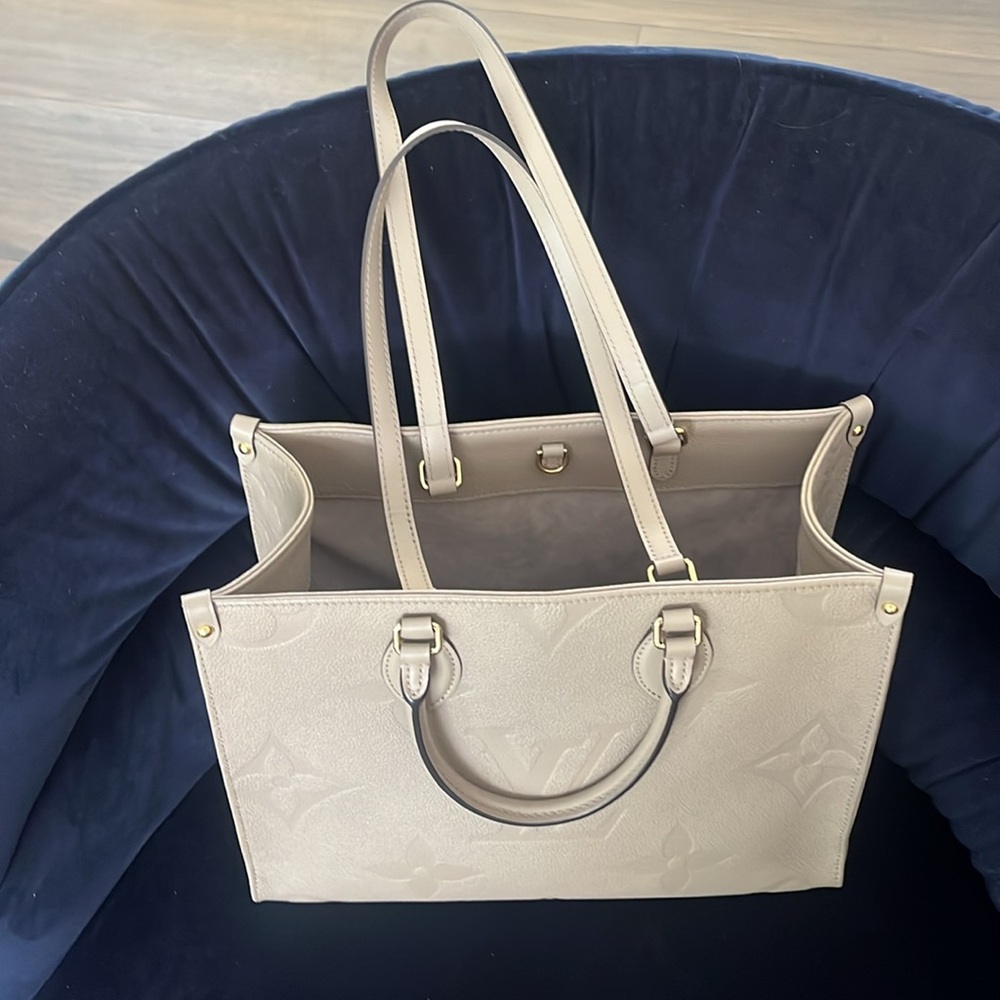 Onthego GM Louisvuitton bag in mint condition.
